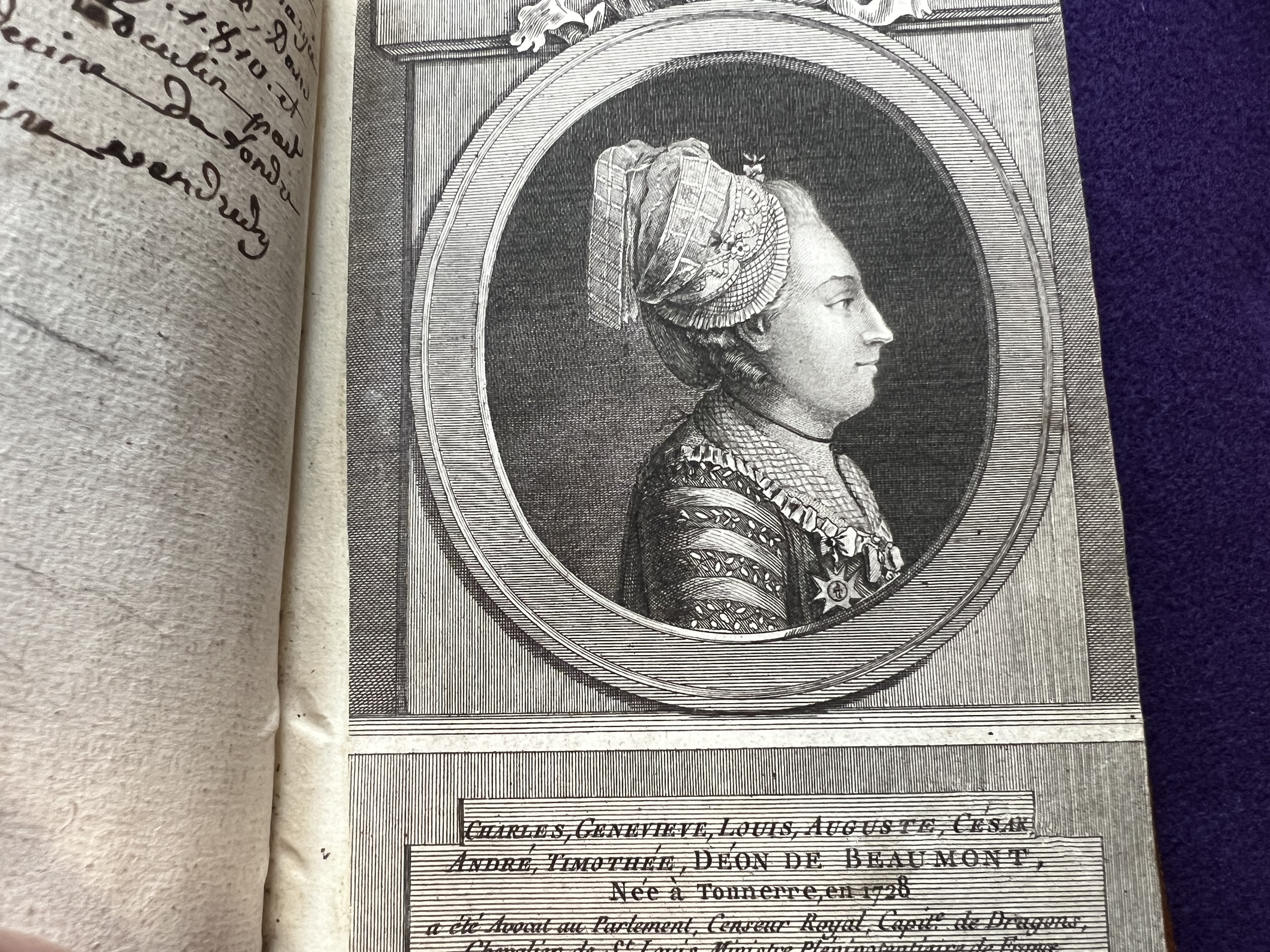 Engraved portrait of a person in profile with a turban and patterned garment, accompanied by handwritten notes.  Transcribed Text:  CHARLES GENEVIÉVE LOUIS AUGUSTE CÉSAR ANDRÉ TIMOTHÉE D’ÉON DE BEAUMONT, Née à Tonnerre en 1728 a été Secrétaire du Roy, Lieutenant, Capitaine, Caravéal, Chevalier, Gavalier Royale de Dragout.